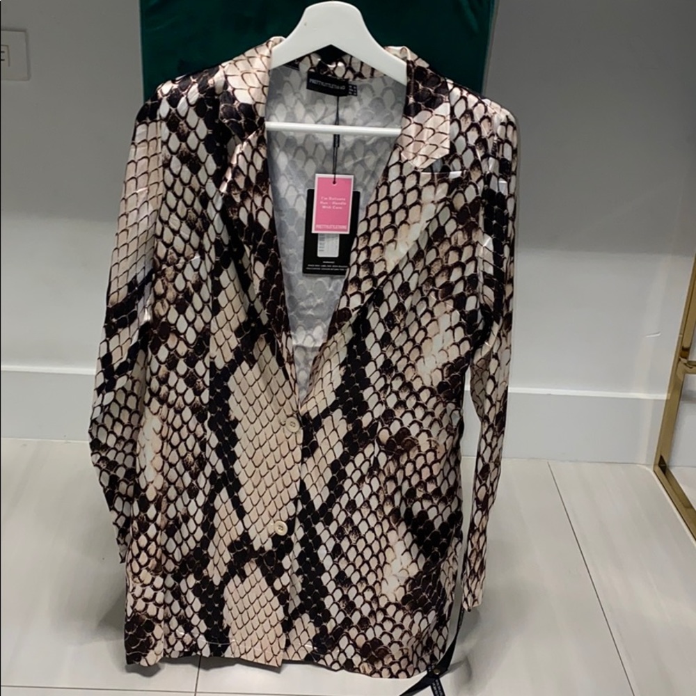 Silk dress blazer sneak print size 6 US